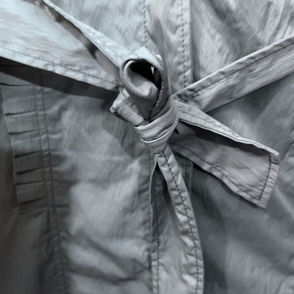 Astr Green Trench Coat with Structured Silhouette and Cuffed Sleeves - Picture 4 of 4